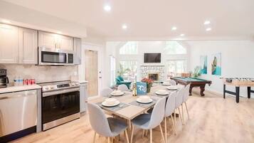 House, 4 Bedrooms | Private kitchen | Fridge, oven, coffee/tea maker, electric kettle