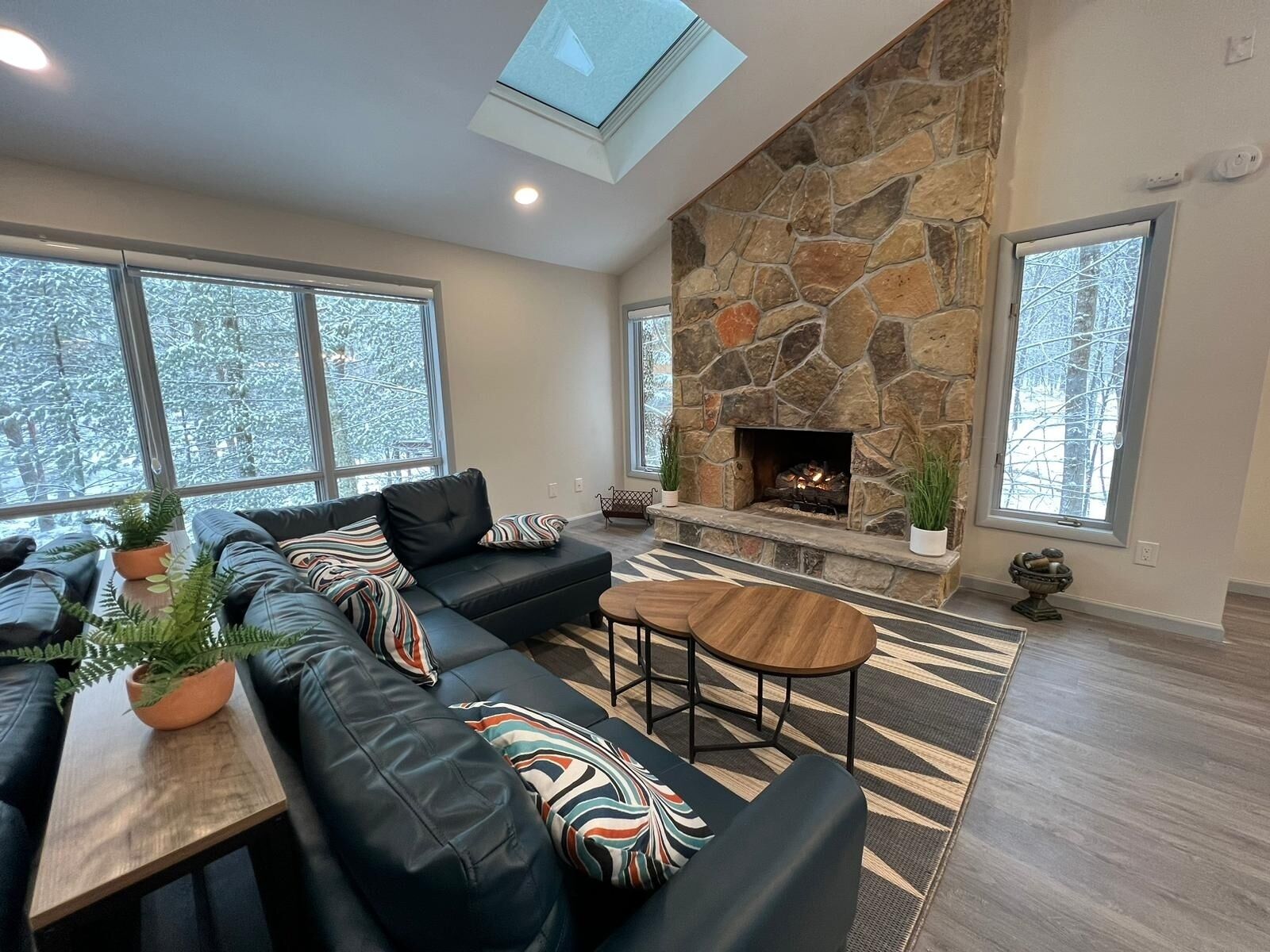 House, 5 Bedrooms | Living area | Smart TV