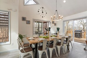 House, 5 Bedrooms | Dining - Smoke smell in the House (East Stroudsburg)