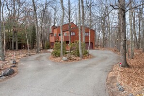 House, 5 Bedrooms | Exterior