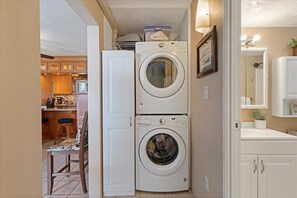 Condo, 3 Bedrooms | Interior