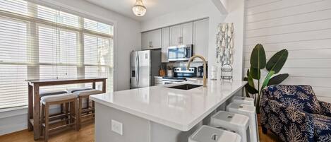Condo, 3 Bedrooms | Private kitchen | Fridge, oven, coffee/tea maker, toaster