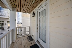 Condo, 3 Bedrooms | Property grounds