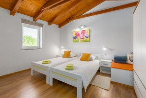 2 bedrooms, WiFi, bed sheets