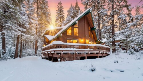 Knotty Pine Chalet - A-Frame, Pets ok, Game Room w/ PoolTable, Fooball, Arcade