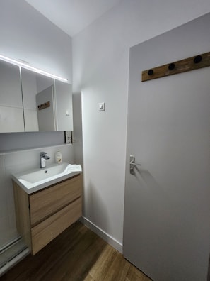 Douche, papier de toilette