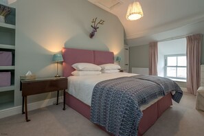 5 bedrooms, iron/ironing board, travel cot, WiFi - Luxury Farmhouse in Mountain Location | Cwmain (Corwen)