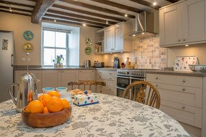 Fridge, microwave, oven, stovetop - Luxury Farmhouse in Mountain Location | Cwmain (Corwen)