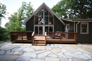 Terrace/patio - New - Modern Mountain Retreat w/ Hot tub and view! (Front Royal)