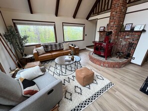 Smart TV, fireplace, DVD player, books