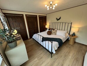 5 bedrooms, desk, iron/ironing board, travel cot