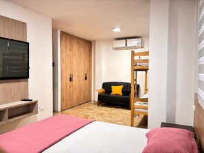 3 bedrooms, bed sheets