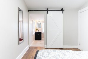 3 chambres, fer et planche Ă repasser, Wi-Fi, draps fournis