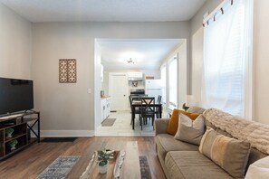 Living area - Walkable Comfort Home (Indianapolis)