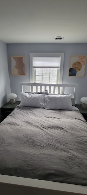 2 bedrooms, desk, iron/ironing board, travel crib