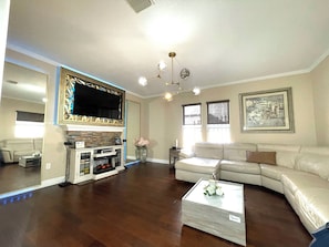 Smart TV, fireplace
