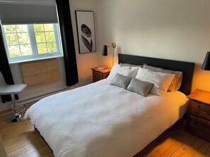 3 bedrooms, iron/ironing board, WiFi, bed sheets