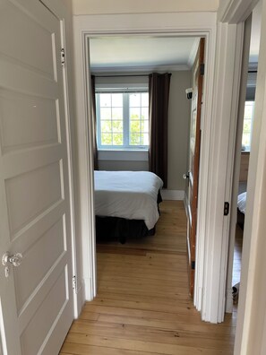 3 多间卧室、熨斗/熨衣板、WiFi、床单