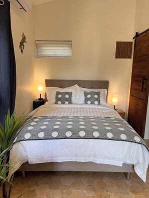 1 habitación, tabla de planchar con plancha, wifi y ropa de cama 