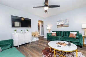 Smart TV - Lucky Horseshoe | Derby Expo SDF | Garage Parking (Louisville)