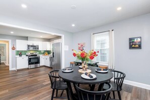 Dining - Lucky Horseshoe | Derby Expo SDF | Garage Parking (Louisville)