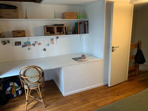 Interior - Atelier D'artiste en Duplex sur Cour Classée Dans le 6ème Arrondissement (Paris)