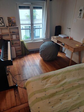 3 bedrooms, desk, iron/ironing board, WiFi - Atelier D'artiste en Duplex sur Cour Classée Dans le 6ème Arrondissement (Paris)