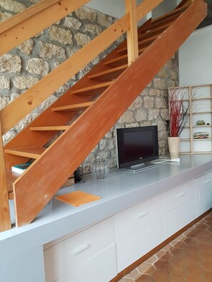 Interior - Atelier D'artiste en Duplex sur Cour Classée Dans le 6ème Arrondissement (Paris)