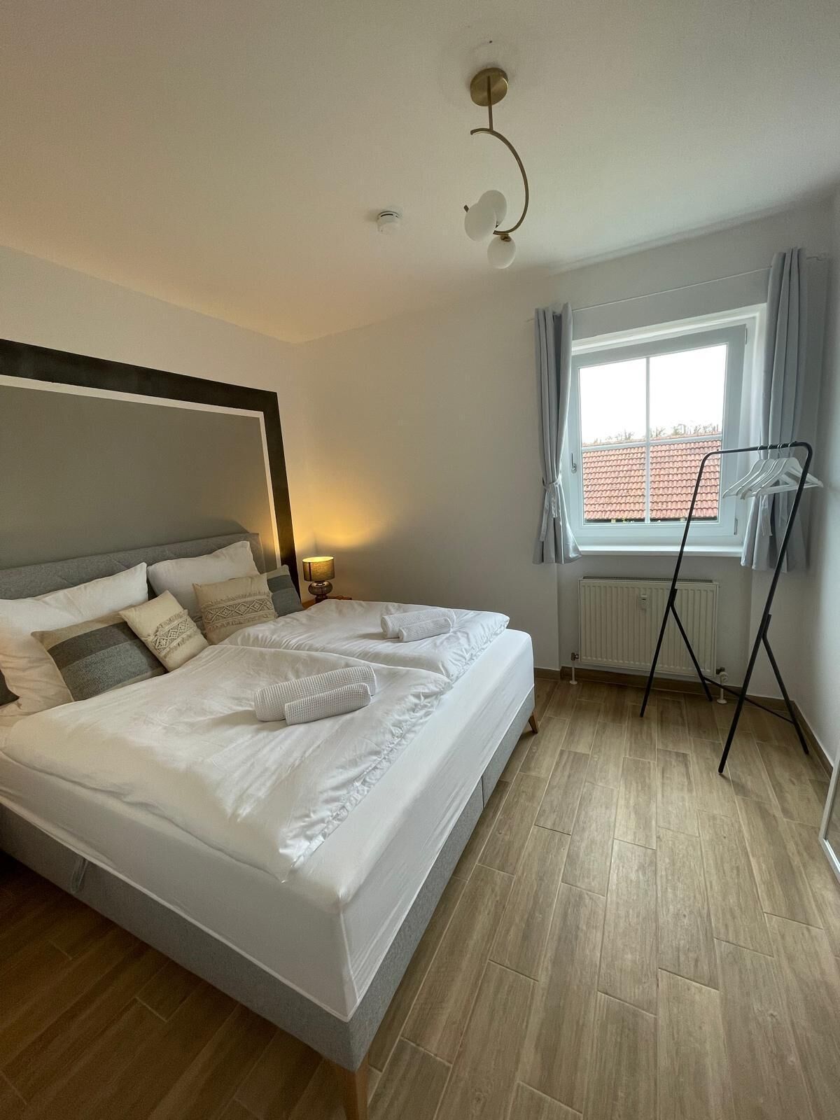 2 habitaciones, tabla de planchar con plancha, wifi y ropa de cama 