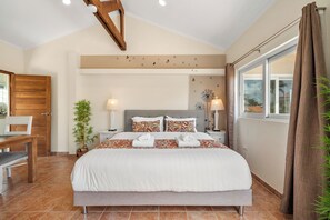 1 slaapkamer, een strijkplank/strijkijzer, wifi, beddengoed