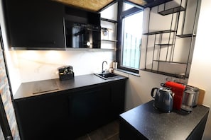 Fridge, oven, dishwasher, coffee/tea maker