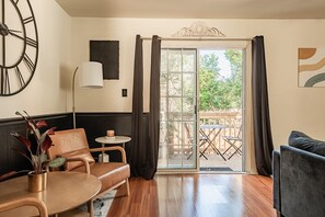 TV connectée, cheminée, jeux vidéo