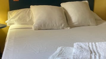 1 slaapkamer, een strijkplank/strijkijzer, gratis wifi, beddengoed