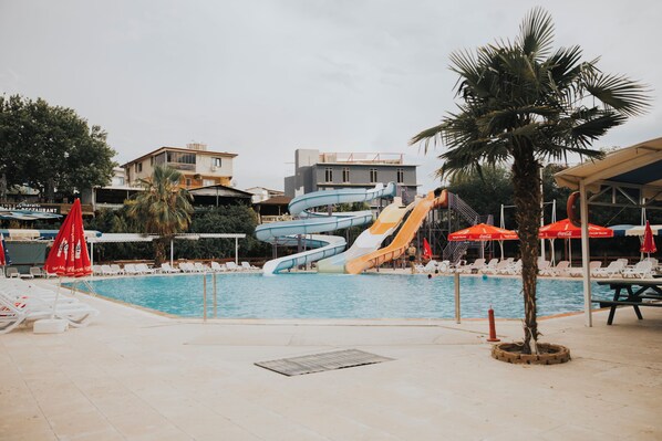 Seasonal outdoor pool - Willy's State HOTEL (Denizli)
