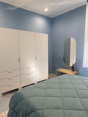 2 bedrooms, iron/ironing board, travel cot, WiFi