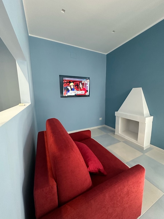 Between Sea And Castle. Bright, Beachfront Apartment. Sleeps 4 - Barletta
