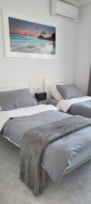 2 chambres, fer et planche à repasser, Wi-Fi, draps fournis