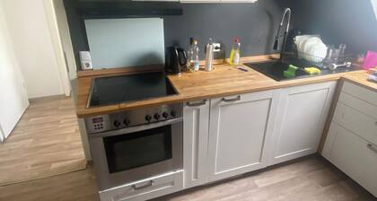 Unterkunft .3 Schlafzimmer, Esszimmer,küche, Bad. 30 Minuten Nach Frankfurt