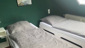 3 bedrooms, free WiFi, bed sheets