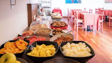 Desayuno buffet (EUR 10 por persona)