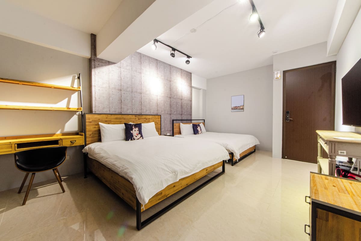Habitación cuádruple Confort | Wifi gratis y ropa de cama