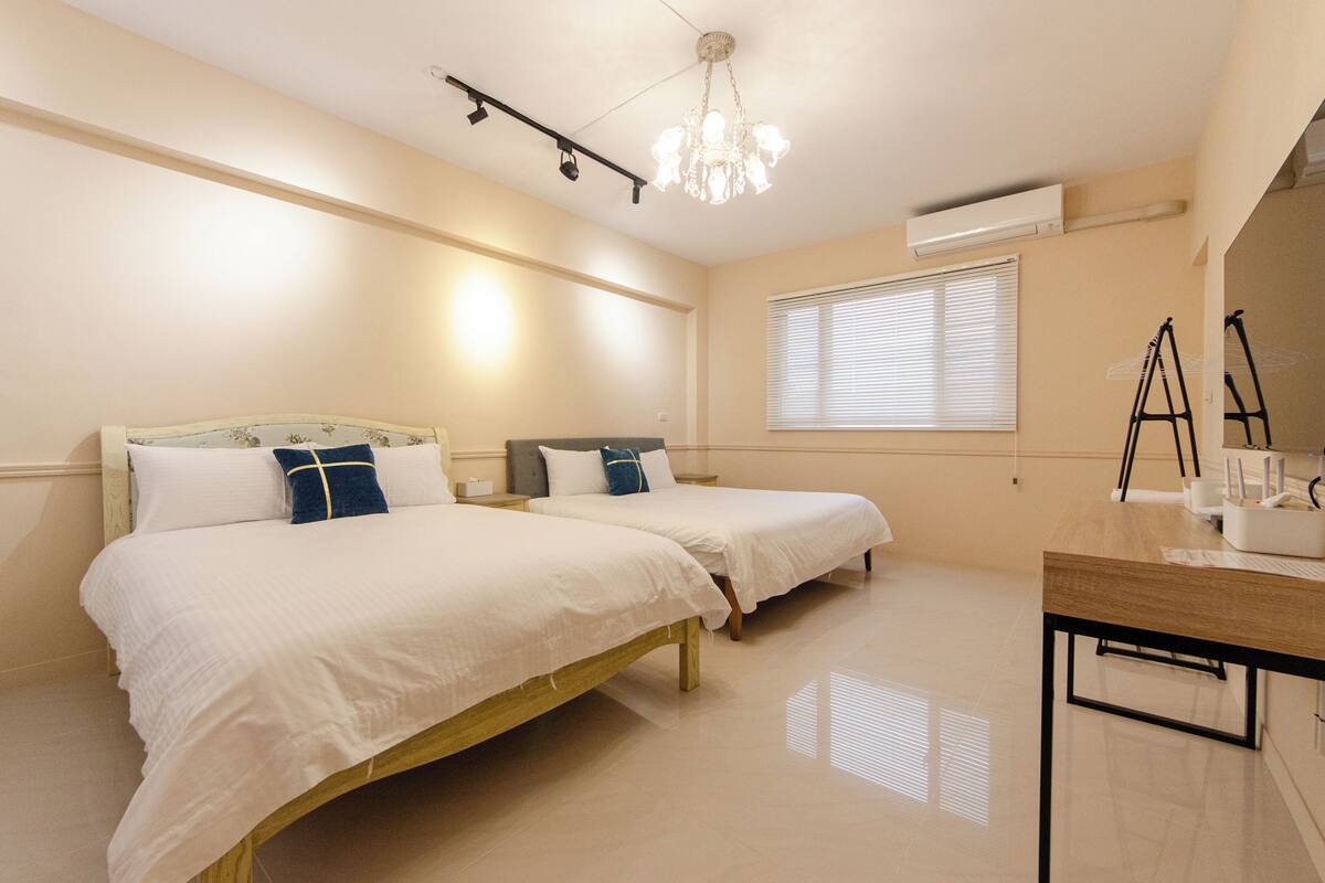 Habitación cuádruple familiar | Wifi gratis y ropa de cama