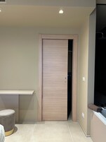 Suite Comfort | 1 camera, minibar, una scrivania, Wi-Fi gratuito
