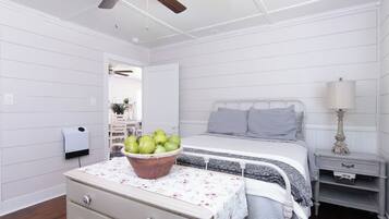 2 habitaciones, tabla de planchar con plancha y cuna de viaje