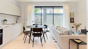 Apartment (2 Bedrooms) | Exterior - The Brondesbury Quarters - Modern 2bdr Flat With Balcony + Parking (London)