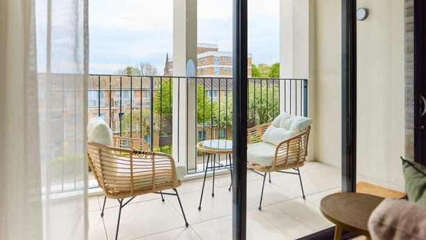 Apartment (3 Bedrooms) | Exterior - The Brondesbury Hideaway - Stylish 3bdr Flat With Balcony + Parking (London)