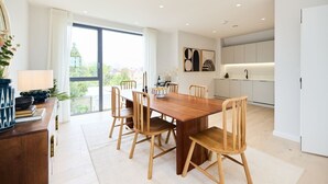 Exterior - The Brondesbury Hideaway - Stylish 3bdr Flat With Balcony + Parking (London)