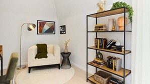 Exterior - The Brondesbury Hideaway - Stylish 3bdr Flat With Balcony + Parking (London)
