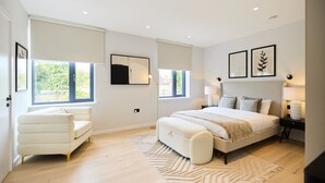 Exterior - The Brondesbury Hideaway - Stylish 3bdr Flat With Balcony + Parking (London)