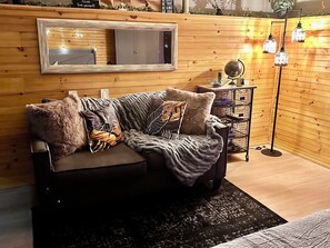 1 bedroom, WiFi, bed sheets - Charming Boutique Studio suite with everything you need for a getaway (Plainville)